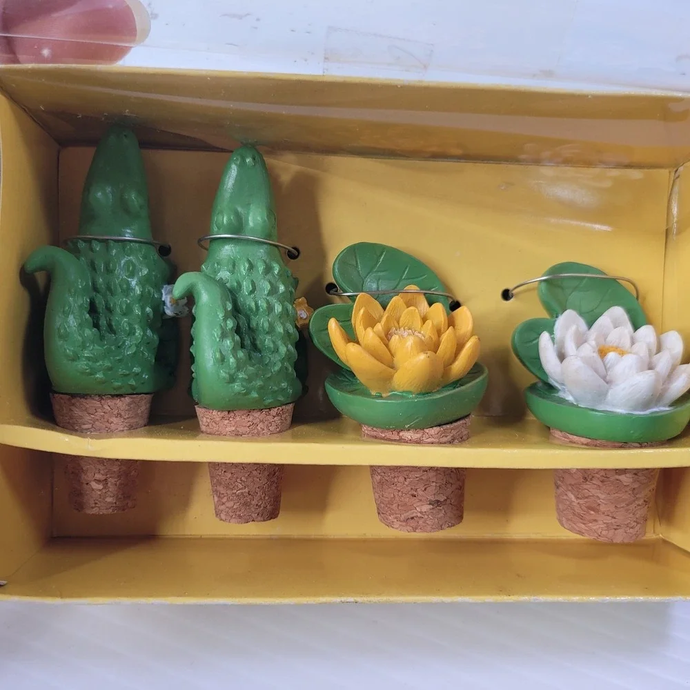2008 Boston Warehouse Everglade Garden Bottle Stoppers Alligator‎ Flowers NEW